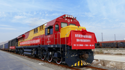 統(tǒng)籌班列運(yùn)營(yíng)管理、貨源組織、開(kāi)行計(jì)劃、跨境聯(lián)運(yùn)，爭(zhēng)取圖定班列、運(yùn)費(fèi)下浮和班列補(bǔ)貼等政策，對(duì)各港口定位和布局優(yōu)化調(diào)整，重點(diǎn)開(kāi)展中歐、中亞、南亞、西部陸海新通道國(guó)際班列貨源組織、開(kāi)行計(jì)劃，推進(jìn)班列運(yùn)營(yíng)管理和通道建設(shè)；零擔(dān)貨物去程班列集拼集運(yùn)和回程班列集散分撥；整車(chē)貨物及大宗物資集拼集運(yùn)和分撥加工等業(yè)務(wù)，在國(guó)際班列沿線(xiàn)重要節(jié)點(diǎn)布局海外加工基地、物流基地及海外倉(cāng)等，增強(qiáng)國(guó)際班列集聚輻射效應(yīng)。