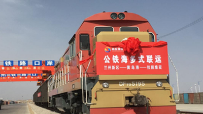 充分發(fā)揮重組資源優(yōu)勢(shì)，推進(jìn)陸路、鐵路、航空、海運(yùn)和信息系統(tǒng)對(duì)接、數(shù)據(jù)共享，提供“一口價(jià)、一單制、一站式”多式聯(lián)運(yùn)服務(wù)；優(yōu)化全省港口物流貨運(yùn)樞紐布局，健全集疏運(yùn)體系，提升多式聯(lián)運(yùn)承載能力和銜接水平，不斷擴(kuò)大業(yè)務(wù)范圍和貨運(yùn)量；加強(qiáng)與國(guó)際國(guó)內(nèi)大型物流企業(yè)戰(zhàn)略合作，以物流園區(qū)為節(jié)點(diǎn)，促進(jìn)產(chǎn)業(yè)鏈供應(yīng)鏈協(xié)同發(fā)展，為客戶(hù)提供上下游多式聯(lián)運(yùn)產(chǎn)業(yè)一體化解決方案，降低物流成本，提高服務(wù)效率。